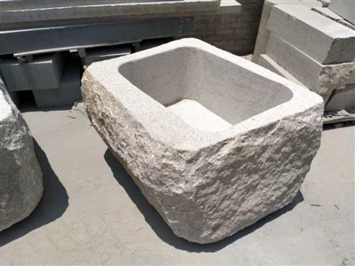 Mały kamień krajobrazowy do ogrodu