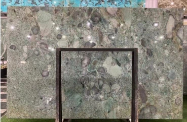 Stół do jadalni z zielonego kamienia