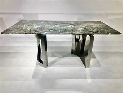Stół i blaty z naturalnego marmuru na zamówienie